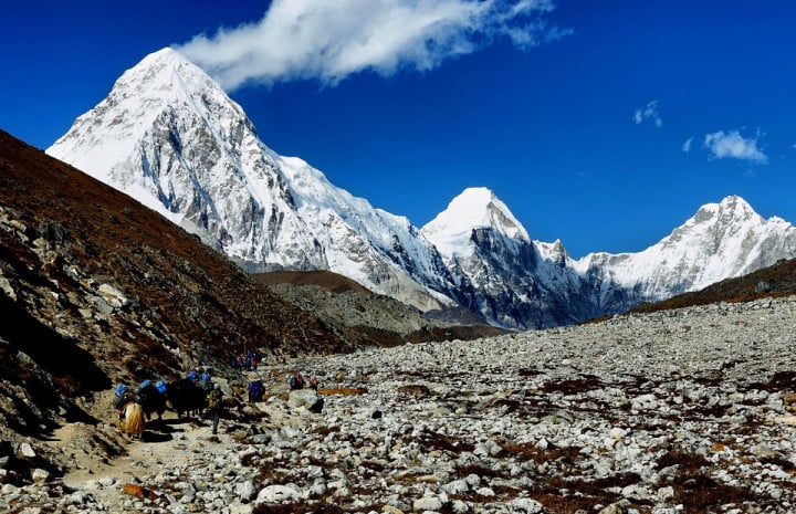 Way to Gorekshep, EBC Trek